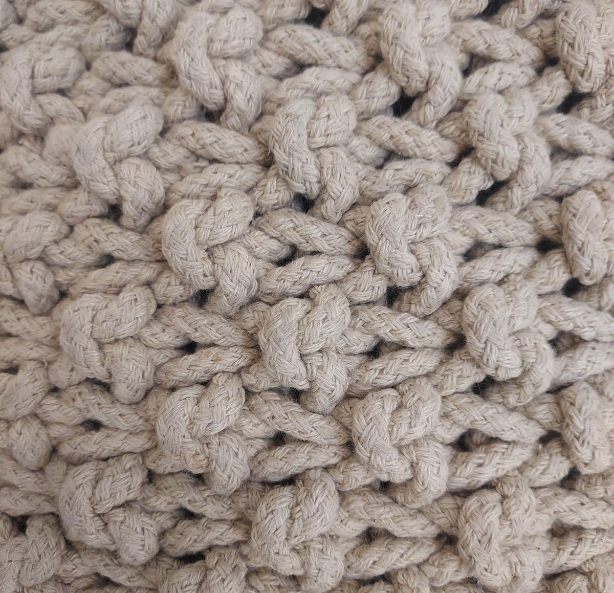Heklet puff, hvit