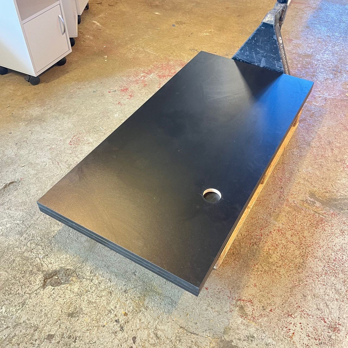 Ercomi Bordplate 160x80cm m/ kabelhull, sort