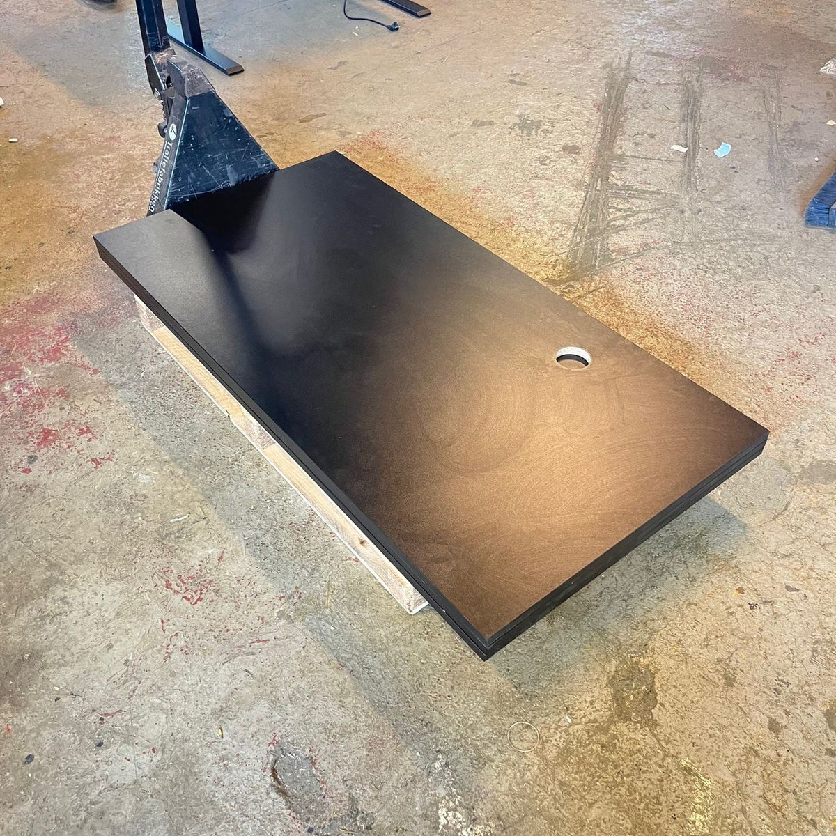 Ercomi Bordplate 160x80cm m/ kabelhull, sort