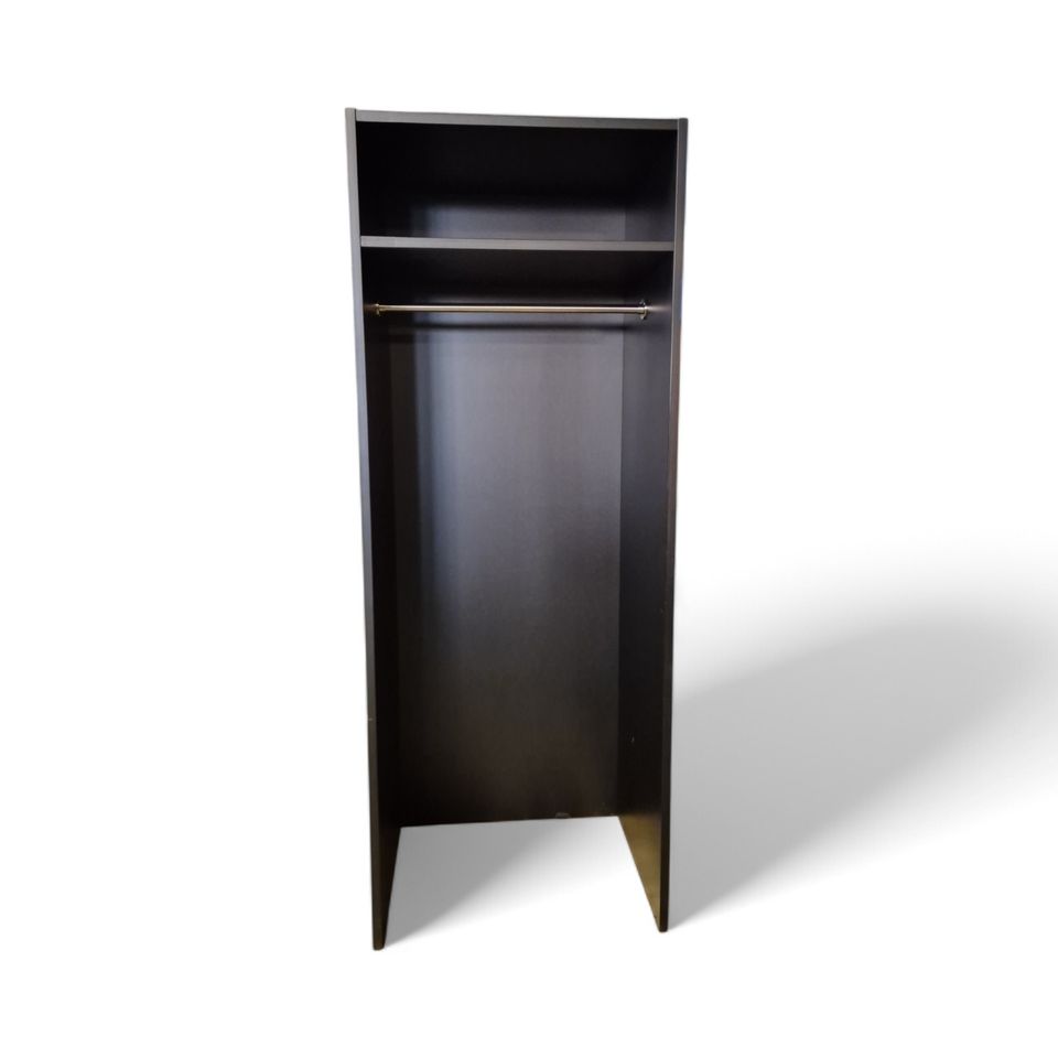 Garderobe, sort